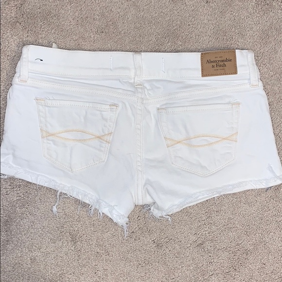 Abercrombie& Fitch white mid rise jean shorts - Picture 2 of 2